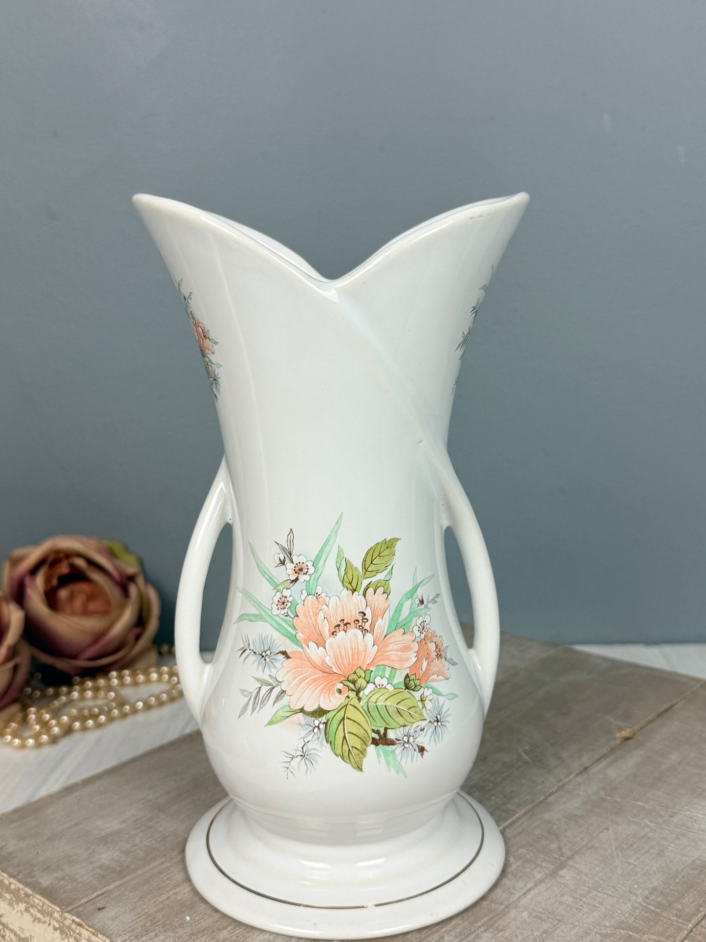 Florero de Porcelana “Staffordshire Floral”, Inglaterra.