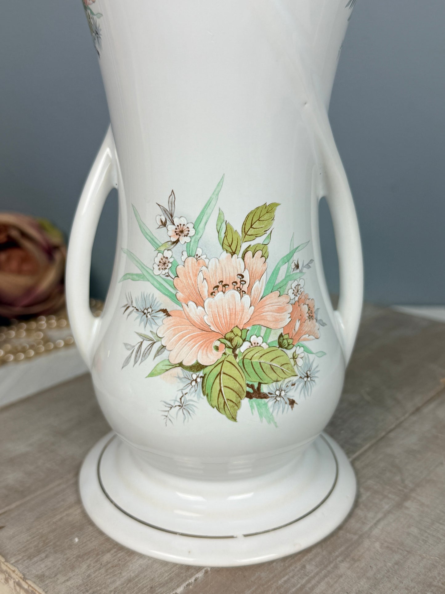 Florero de Porcelana “Staffordshire Floral”, Inglaterra.