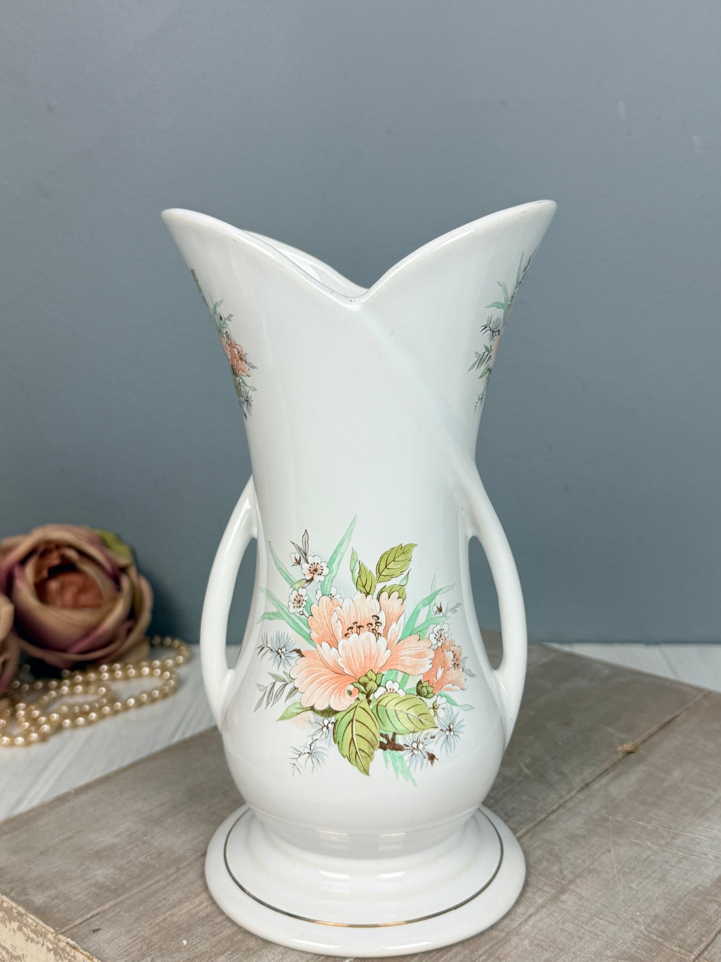 Florero de Porcelana “Staffordshire Floral”, Inglaterra.