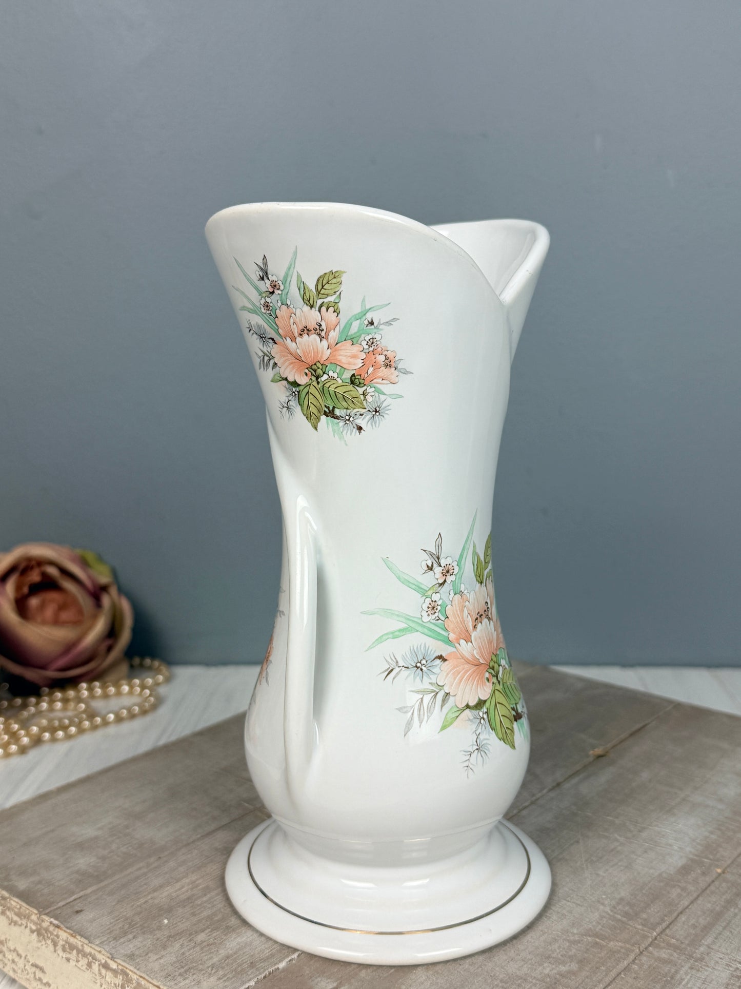 Florero de Porcelana “Staffordshire Floral”, Inglaterra.