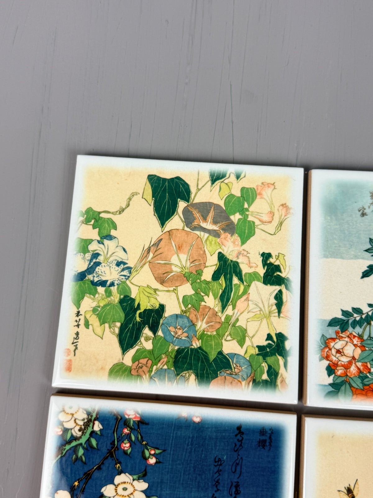 Set de azulejos botánicos de Katsushika Hokusai.