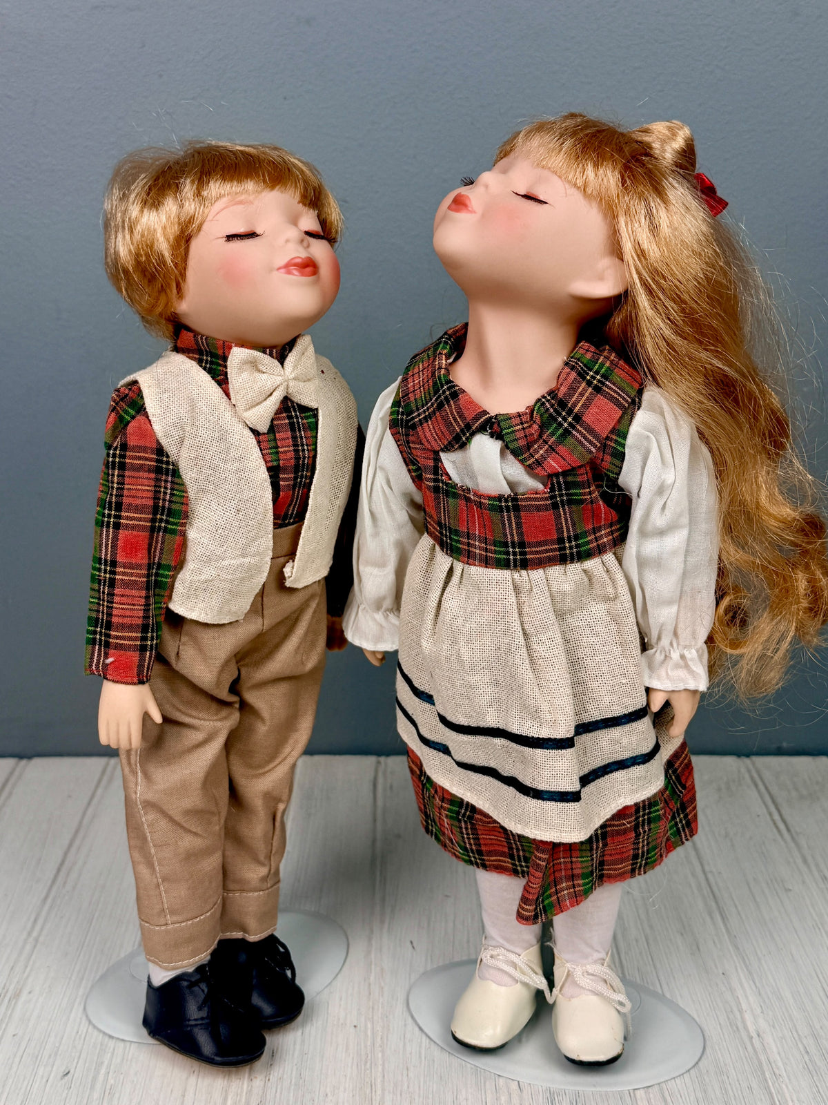 Pareja de Muñecos de Porcelana "Retro"