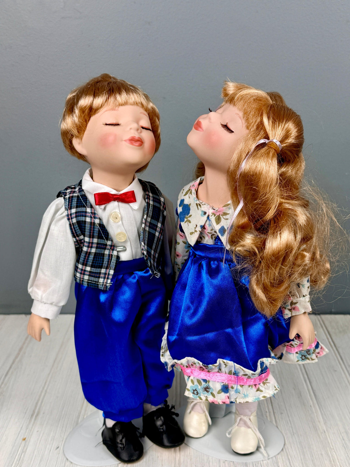 Pareja de Muñecos de Porcelana "Retro"