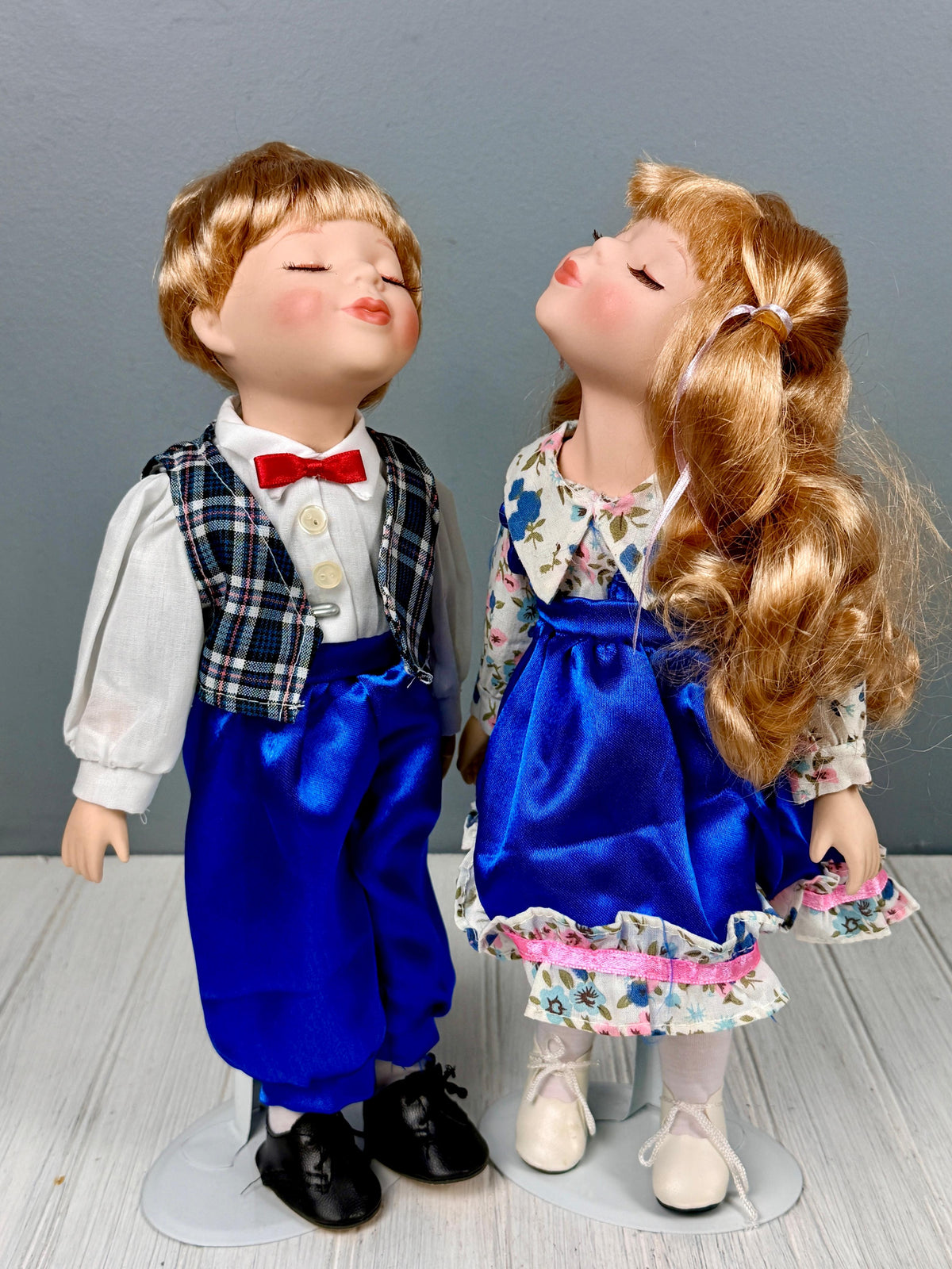Pareja de Muñecos de Porcelana "Retro"